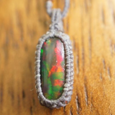 マクラメ編みブラックオパールペンダント