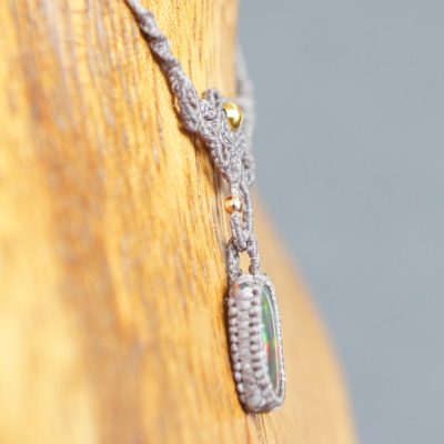 マクラメ編みブラックオパールペンダント