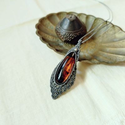 マクラメ編みアンバー(琥珀)ペンダント