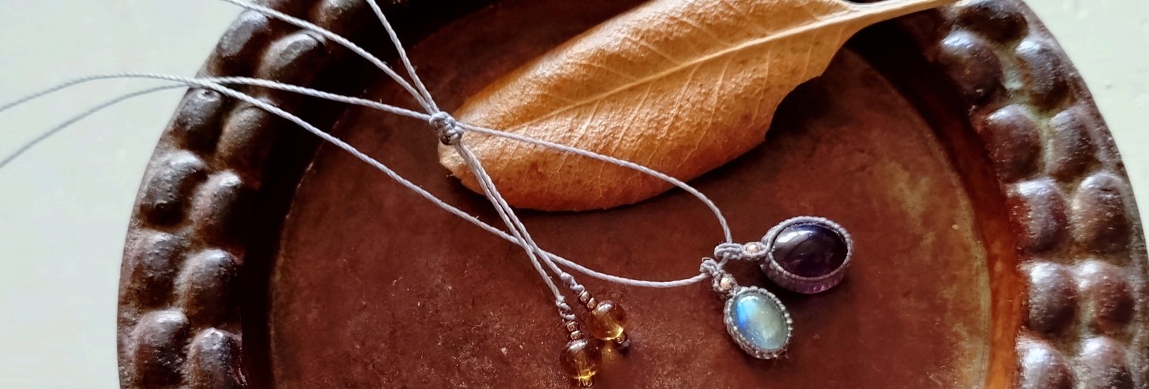 01 (3) マクラメ編み&ワイヤーラップジュエリーと少数民族アクセサリーのSaligRama