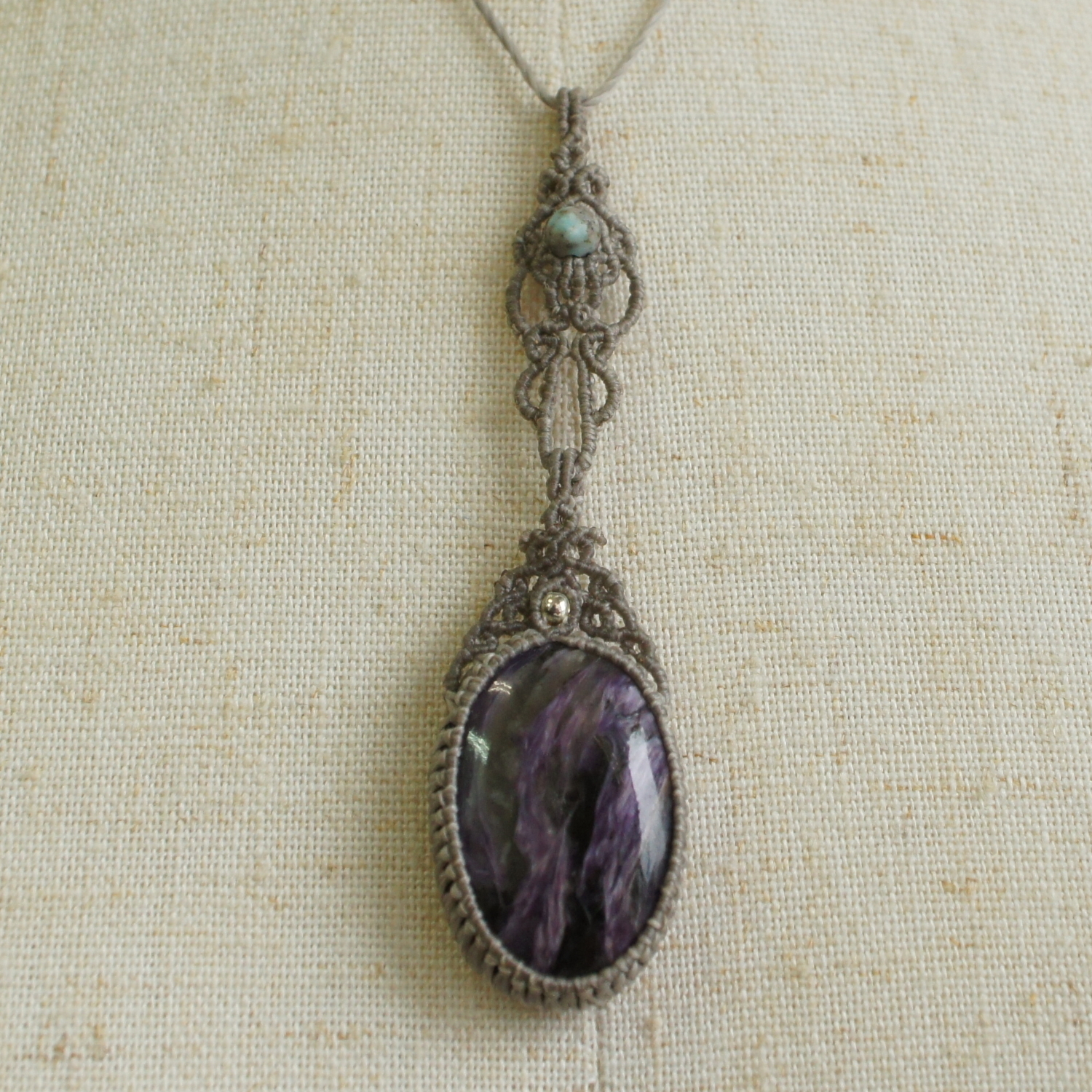 マクラメ編みチャロアイトペンダント