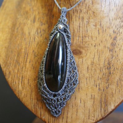 マクラメ編みアンバー(琥珀)ペンダント