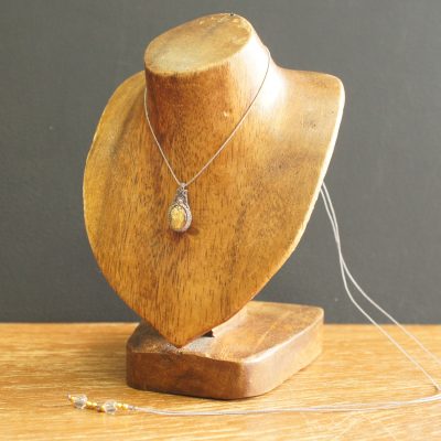 マクラメ編みタイチンルチルクォーツペンダント