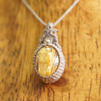 マクラメ編みタイチンルチルクォーツペンダント