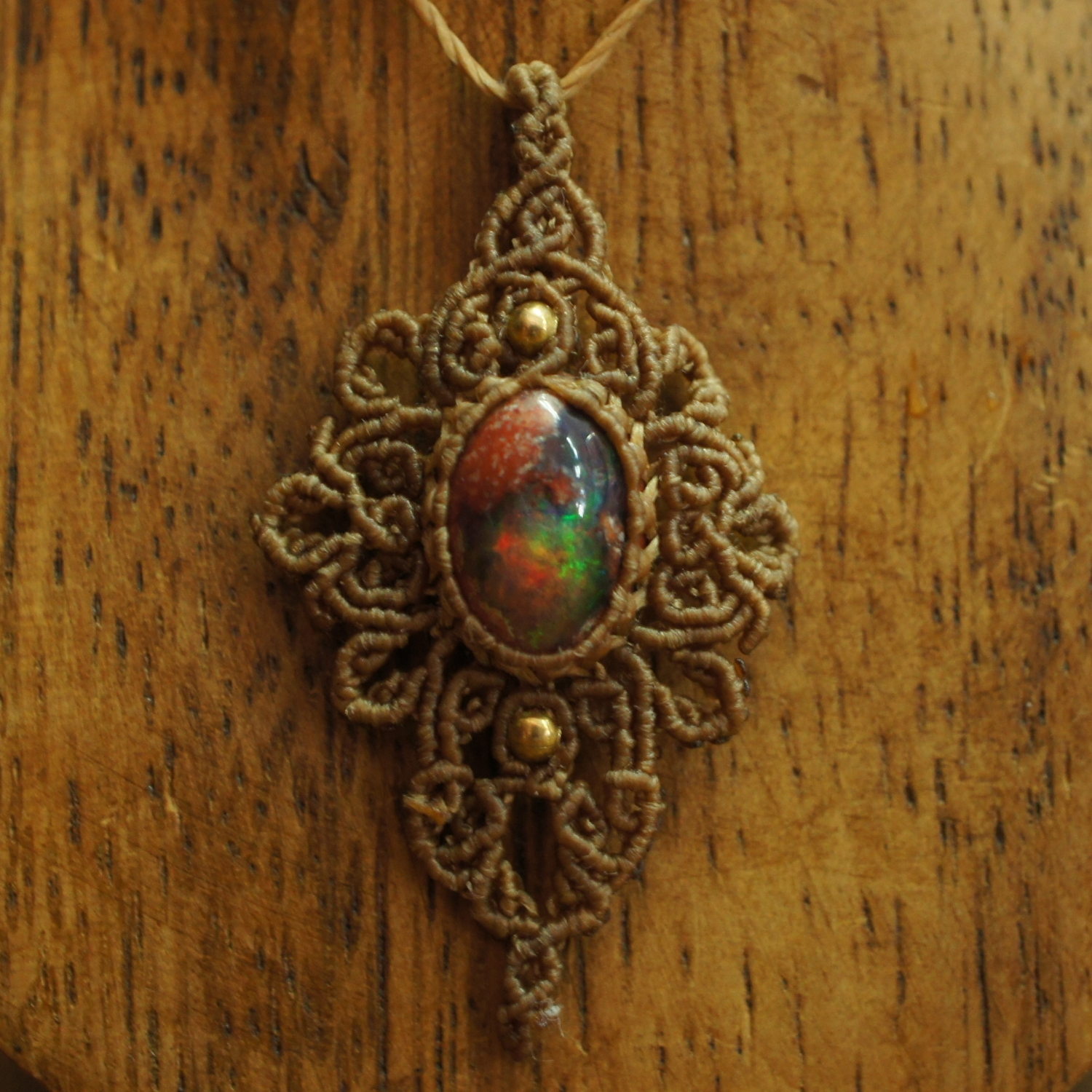 マクラメ編みカンテラオパールペンダント