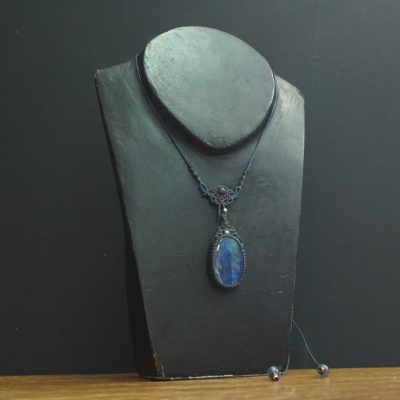 マクラメ編みブルーラブラドライトペンダント