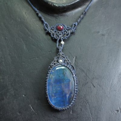 マクラメ編みブルーラブラドライトペンダント