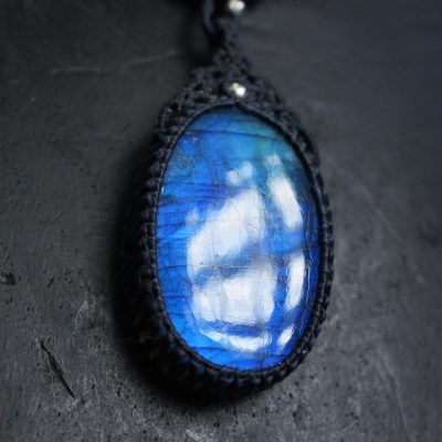 マクラメ編みブルーラブラドライトペンダント