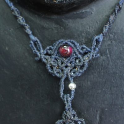 マクラメ編みブルーラブラドライトペンダント