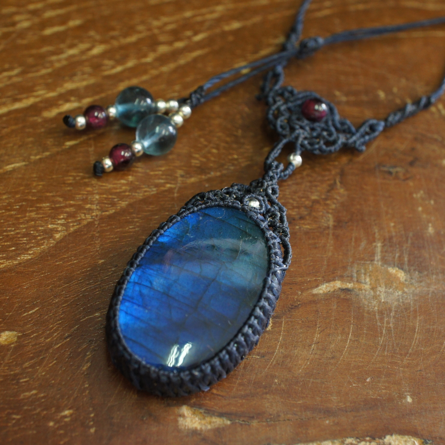 マクラメ編みブルーラブラドライトペンダント