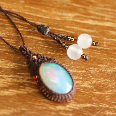 マクラメ編みプレシャスオパールペンダント