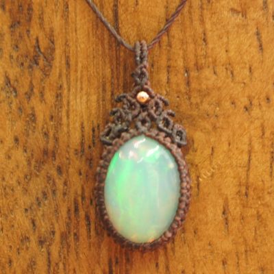 マクラメ編みプレシャスオパールペンダント