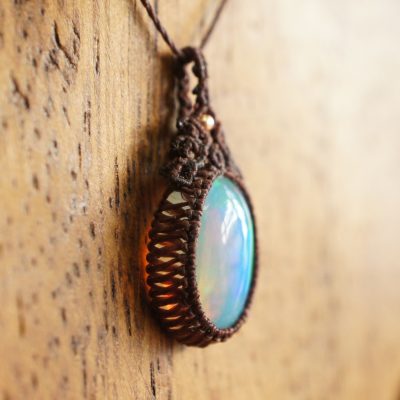 マクラメ編みプレシャスオパールペンダント