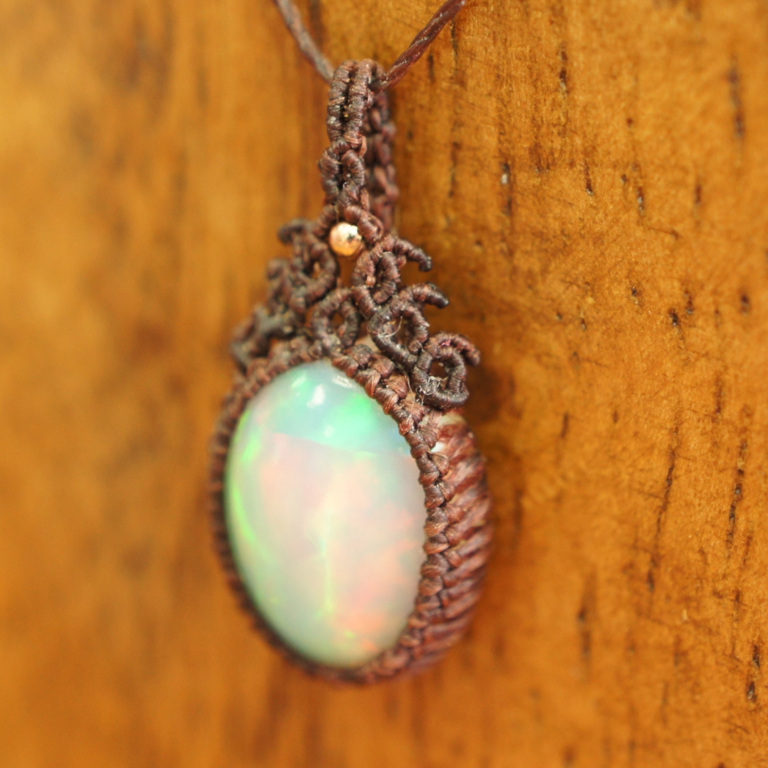 マクラメ編みプレシャスオパールペンダント